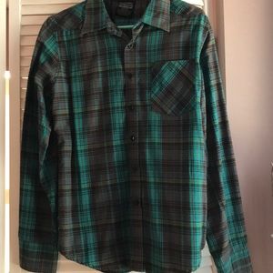SHOUTHOUSE Men’s Button Down